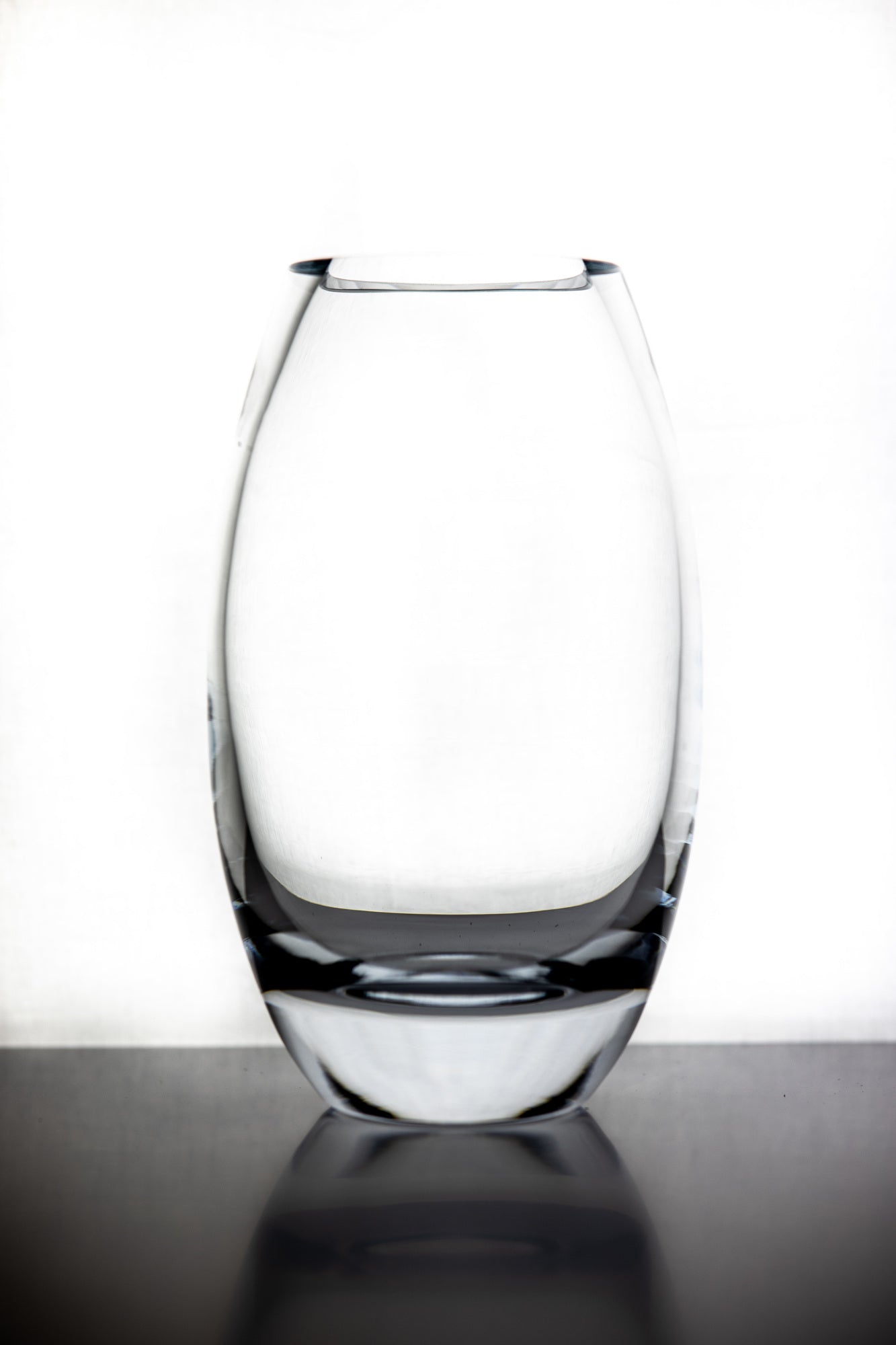Radiant European Mouth Blown Lead Free Crystal 7" Vase-K2250